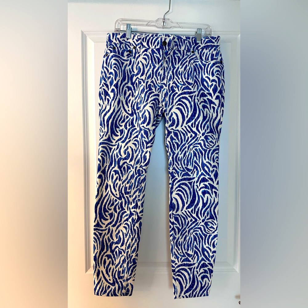 Navy and white Vineyard Vines jeans